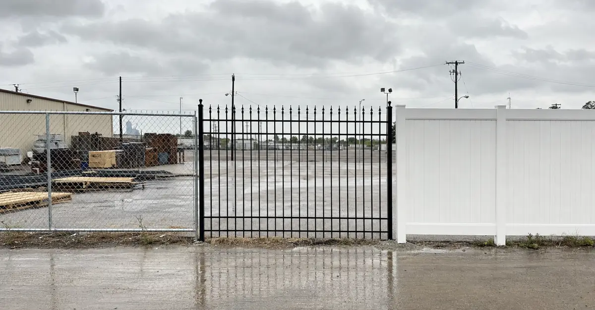 Best Commercial Fence Materials for Houston, TX Properties
