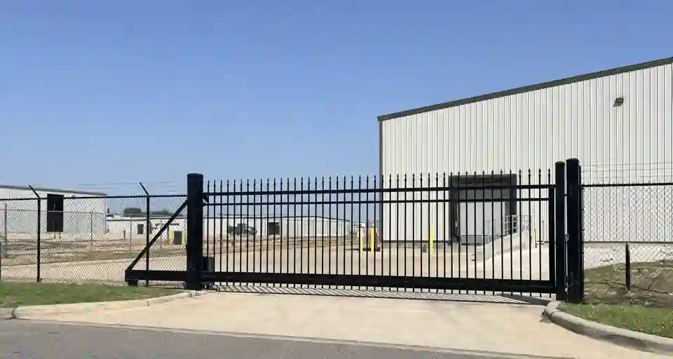 Commercial Fence Contractor in Houston, TX: How the Bid Process Works and What to Expect