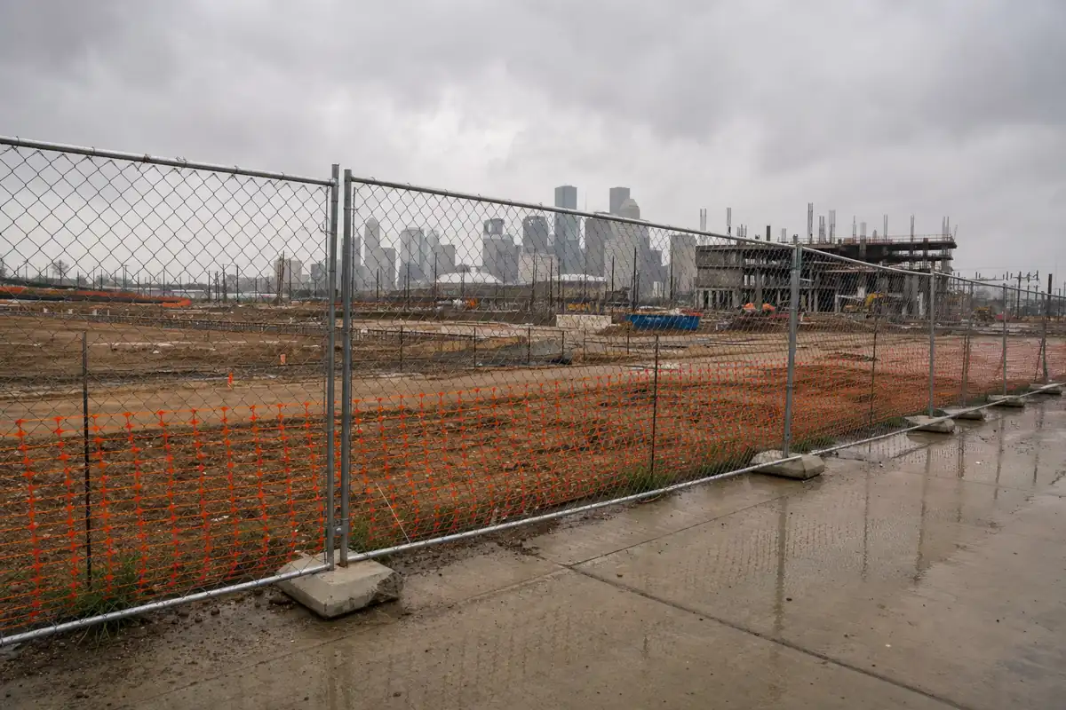Construction Site Temporary Fence Rental vs Permanent Install in Houston, TX