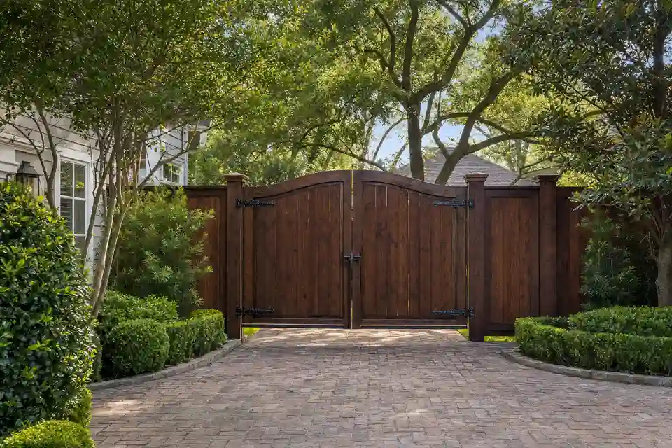 Fence Gate Installation in Houston, TX — Types, Hardware & What to Expect
