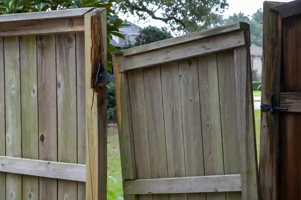 Fence Gate Repair in Houston, TX: Common Problems and When to Call a Pro